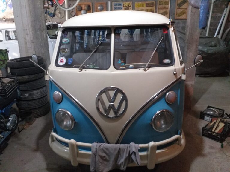 B583 – VW KOMBI 1975