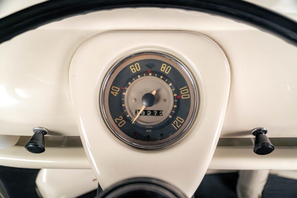 1971 volkswgen kombi venda compra the garage for sale 5 2400x1600
