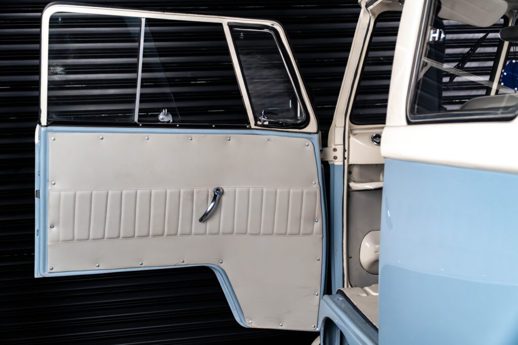 1975 volkswagen kombi corujinha venda compra the garage for sale 1 2400x1600