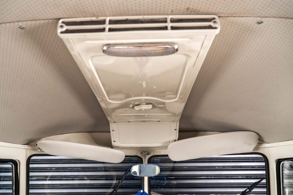 1975 volkswagen kombi corujinha venda compra the garage for sale 11 2400x1600