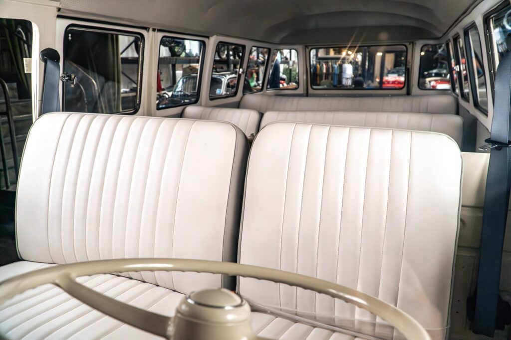 1975 volkswagen kombi corujinha venda compra the garage for sale 16 2400x1600