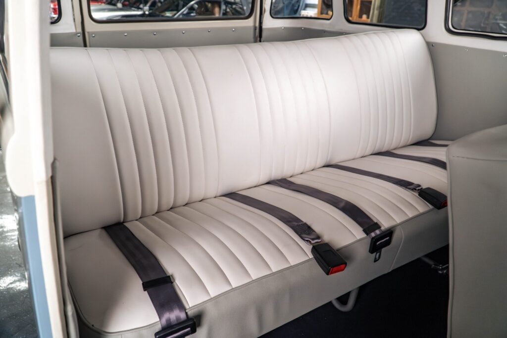 1975 volkswagen kombi corujinha venda compra the garage for sale 18 2400x1600