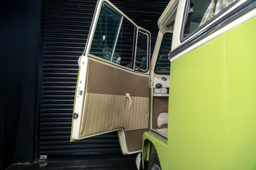 1973 volkswagen kombi camber venda compra the garage for sal (30)