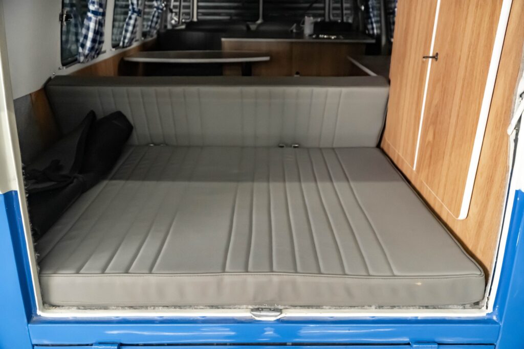 1975 volkswagen kombi camper venda compra the garage for sal (19)